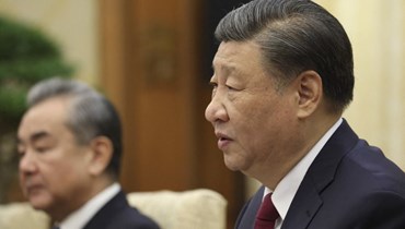 الرئيس شي (الى اليمين) يتكلم خلال القمة الـ24 بين الاتحاد الأوروبي والصين في بيجينغ (7 ك1 2023، أ ف ب). 