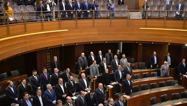انقسام النواب في الجلسة التشريعية، نواب فوق ونواب تحت. (نبيل اسماعيل)