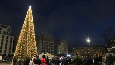 اضاءة شجرة الميلاد في ساحة الشهداء (حسن عسل). 