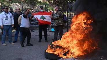 إنحلال لبنان وانقسام "شعوبه" أطاحا "الثلاثية الذهبية"