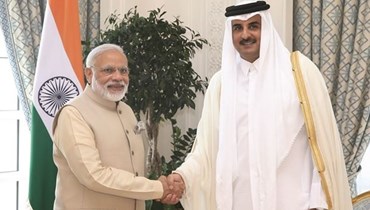 الأمير الشيخ تميم بن حمد آل ثاني ورئيس الوزراء ناريندرا مودي قبيل مباحثتهما الرسمية في الديوان.