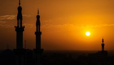 غروب الشمس في غزة (أ ف ب)