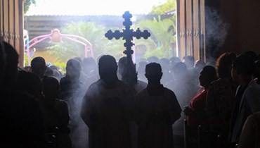 مؤمنون يحضرون قداساً في سان خوان دي أورينتي، نيكاراغوا (24 حزيران 2023 - أ ف ب).