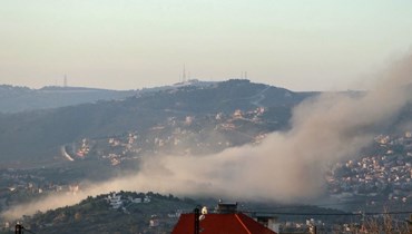 دخان يتصاعد بعد غارة جوية إسرائيلية على قرية كفركلا (أ ف ب). 