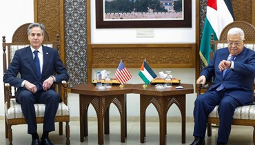 الرئيس الفلسطيني محمود عباس ووزير الخارجية الأميركي أنتوني بلينكن. (أ ف ب)