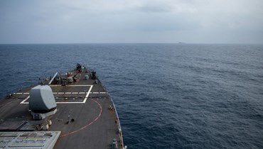 صورة وزعتها وزارة الدفاع الأميركية، وتظهر المدمرة يو اس اس لابون تقترب من سفينة النفط يو اس ان اس كاناوها (في الخلفية) في البحر الأحمر (25 ك1 2023، أ ف ب). 