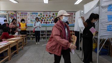 مركز اقتراع في مدرسة ابتدائية في مدينة تايبيه الجديدة (أ ف ب). 