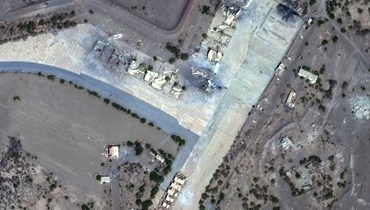  صورة من الأقمار الاصطناعية قدمتها شركة ماكسار تكنولوجيز، وتظهر ملاجئ مدمرة في مطار الحديدة بالحديدة (12 ك2 2024، أ ف ب).