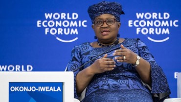  نغوزي أوكونجو-إيويالا تشارك في جلسة خلال اجتماع المنتدى الاقتصادي العالمي في دافوس (17 ك2 2024، أ ف ب).