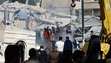  المبنى الذي استهدفته غارة إسرائيلية في دمشق (أ ف ب). 