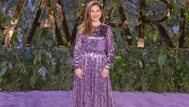 في "Joy Awards"... ريّا أبي راشد تتألّق بفستان بنفسجيّ من "فالنتينو" (صور وفيديو)