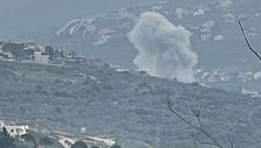 دخان متصاعد جرّاء غارة إسرائلية على أطراف كفركلا.