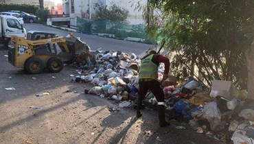 رفع النفايات من أحياء وشوارع صيدا. 