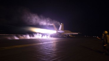 صورة نشرتها البحرية الأميركية، وتظهر عمليات الطيران على حاملة الطائرات "يو إس إس دوايت دي أيزنهاور" ردا على هجمات الحوثيين في البحر الأحمر (22 ك2 2024، أ ف ب).