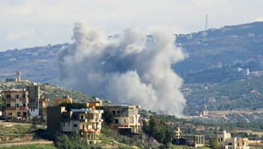 القصف الإسرائيلي على بلدة مجدل زون الجنوبية. (أ ف ب)