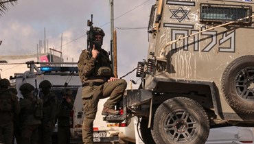 جندي إسرائيلي عند مشارف بلدة الخليل في الضفة الغربية المحتلة (1 شباط 2024 - أ ف ب).
