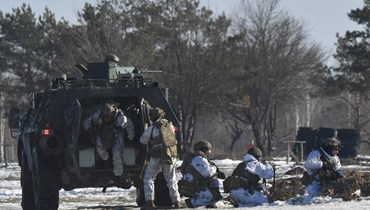 جنود أوكرانيون يشاركون في مناورات عسكرية لوحدات هجومية في منطقة زيتومير في (30 كانون الثاني 2024 - أ ف ب).