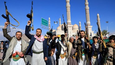 متظاهرون يمنيون مسلّحون يخرجون إلى شوارع العاصمة صنعاء دعماً للفلسطينيين في قطاع غزة (أ ف ب). 