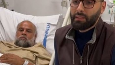 معتز عزايزة خلال زيارته لوائل الدحدوح في المستشفى بالدوحة (مقتطعة من الفيديو). 
