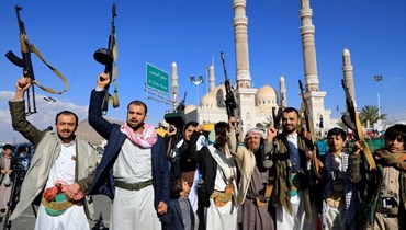 متظاهرون يمنيون في شوارع العاصمة صنعاء تضامنا مع فلسطينيي غزة (2 شباط 2024، أ ف ب). 