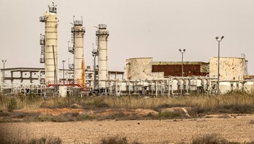 منشآت إنتاج النفط في حقل العمر النفطي بمحافظة دير الزور شرقي سوريا (أ ف ب).