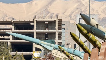 مجسمات لصواريخ إيرانية في طهران (أ ف ب).