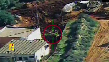 لقطة من فيديو استهداف "حزب الله" لدبابة "ميركافا".