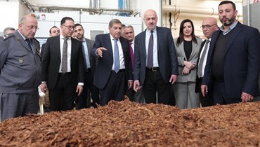 وزير الداخلية والبلديات بسام مولوي في زيارته إدارة حصر التبغ والتنباك اللبنانية "الريجي".