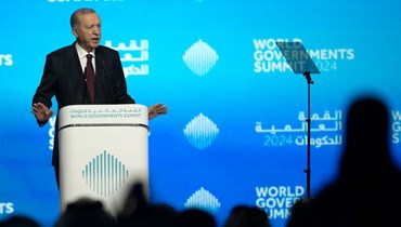 إردوغان ملقيا كلمة خلال اليوم الثاني من القمة العالمية للحكومات في دبي (13 شباط 2024، أ ف ب). 
