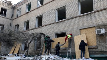 مستشفى دمّره هجوم صاروخي روسي في بلدة سيليدوف (أ ف ب). 