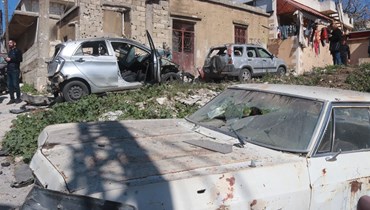 من آثار الدمار والخراب الذي أصاب بلدة حولا الجنوبية أمس من جراء الاعتداءات الإسرائيلية. (أحمد منتش)