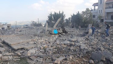 الدمار جرّاء الغارة الإسرائيليّة في مجدل زون (أحمد منتش).