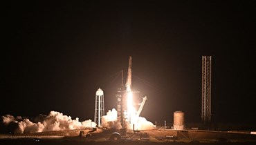 انطلاق صاروخ لشركة "سبيس إكس" إلى مدار الأرض (أ ف ب).