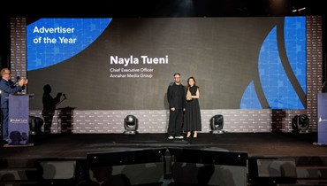 الزميلة نايلة تويني تتسلّم الجائزة في "دبي لينكس".