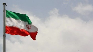 علم إيران.