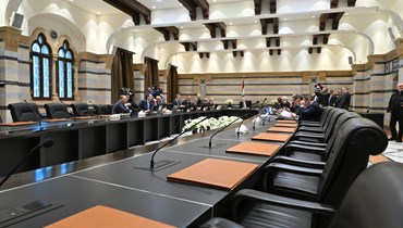 جلسة مجلس الوزراء في السرايا الحكوميّة (نبيل إسماعيل). 