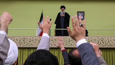  المرشد الأعلى الإيراني علي خامنئي وهو يتحدث إلى حشد من الناس بمناسبة عيد النوروز (أ ف ب). 