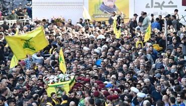 "حزب الله" يشيّع أحد عناصره في الضاحية (حسام شبارو).