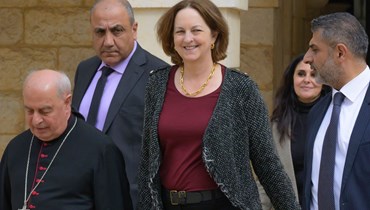 السفيرة الأميركية ليزا جونسون خلال زيارتها بكركي. (نبيل اسماعيل)