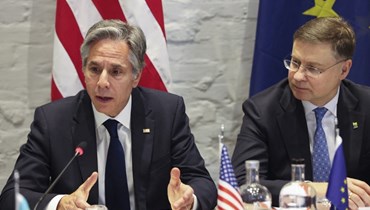 بلينكن (الى  اليسار) ودومبروفسكيس يشاركان في مجلس التجارة والتكنولوجيا الأميركي الأوروبي في لوفين (5 نيسان 2024، أ ف ب). 