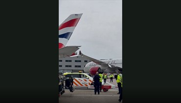 اصطدام Hطائرتين على أرض مطار هيثرو في لندن.