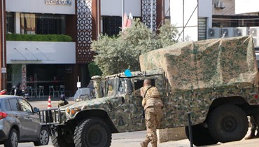 انتشار للجيش عند تقاطع كنيسة مارمخايل المؤدية إلى الشياح (حسن عسل).