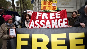 إحياء الذكرى السنوية الخامسة لاعتقال أسانج في لندن (أ ف ب).