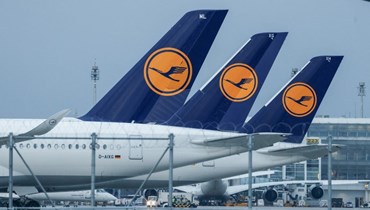 طائرات تابعة لشركة لوفتهانزا توقفت عن العمل خلال إضراب للطاقم الأرضي وموظفي الخدمات وأفراد الأمن في مطار ميونيخ الدولي في ميونيخ جنوب ألمانيا (20 شباط 2024، أ ف ب).
