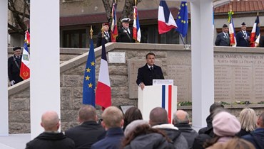 ماكرون يلقي كلمة خلال احتفال أقيم في مقبرة المقاومة في فاسيو أن فيركور جنوب شرق فرنسا، ضمن إحياء الذكرى الـ80 لتحرير فرنسا (16 نيسان 2024، أ ف ب).  
