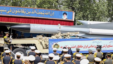 عرض عسكريّ في طهران احتفالاً بيوم الجيش (17 نيسان 2024 – أ ف ب) 
