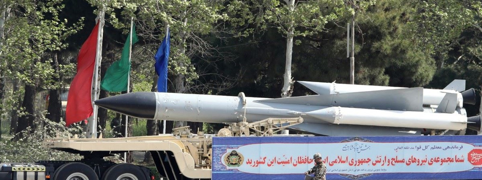 صاروخ باليستي إيراني في عرض عسكري في طهران (أ ف ب).