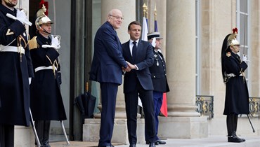 الرئيس الفرنسي ايمانويل ماكرون يستقبل في قصر الاليزيه رئيس حكومة تصريف الأعمال نجيب ميقاتي.