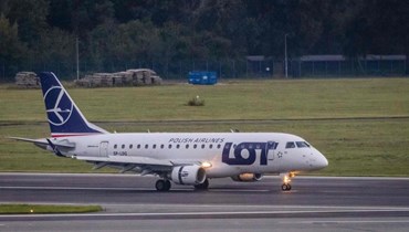 طائرة تابعة للخطوط الجوية البولندية تحطّ في مطار وارسو (4 آب 2021 - أ ف ب).