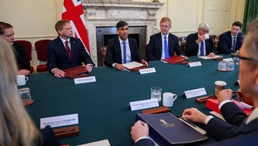 رئيس الوزراء البريطاني ريشي سوناك يترأس اجتماعاً للجنة عمليات الهجرة غير الشرعية (أ ف ب). 